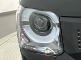 LEDヘッドライトは、点灯の瞬間から最大光量を発揮し、突然暗くなるトンネルなどでの安定感を高めます。