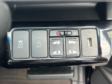 両側電動スライドドアです。リモコンや運転席スイッチ、ドアハンドルの操作で自動開閉。お子さまを抱きかかえている時や荷物の多い時などに便利です。