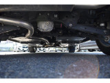 車両後方からの下回りです。マフラー防錆塗装や下回り防錆施工等も可能でございます。