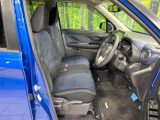 運転席まわりには十分なスペースがあり、大柄な方でもゆったり運転していただける環境です。