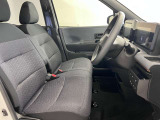 【運転席シート】ゆったりと広々した空間です。ストレスなく運転ができますよ!