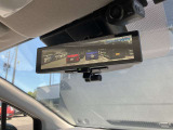 【インテリジェントルームミラー】 車両後方のカメラ映像がミラーに映るので、乗員や荷物が多くても安心♪夜間や悪天候の日でもクリアな映像で視界良好です◎
