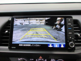 バックカメラの画像です。ガイドラインがスムースな車庫入れをサポートいたします!車庫入れの安心感がアップしますね☆