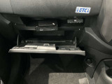 収納スペースもたくさん有ります☆車検証や小物類などすっきり収納♪