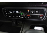 快適な車内空間に誘うオートエアコン☆快適な空間で車内での会話も弾みます♪寒い日も快適♪シートヒーター装備!