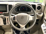インテリアに合わせたデザインのステアリングは、運転される方のことも考え、運転しやすい形状、大きさです。是非一度、実際に触ってお確かめください。