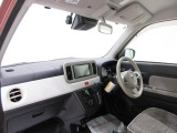 ダイハツのお店では、ダイハツ車を知り尽くしたプロフェッショナルが、専用の診断機器を使って各システムを点検しております。