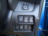 運転席右側には電動スライドドア等の各種スイッチがまとめられています!