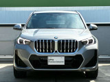 【BMWの伝統】BMWの特徴的な&ldquo;キドニーグリル&rdquo;は、80年以上続く伝統の形でございます。変わらないこだわりのデザインが、プレミアムブランド&ldquo;BMW&rdquo;を創り出します。