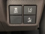 Hondaセンシング用の、VSA(ABS+TCS+横滑り抑制)解除と路外逸脱抑制機能のオンオフスイッチなどはハンドルの右側に装備しています。