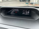 メーター内には、外気温・平均車速・平均燃費・瞬間燃費・走行可能距離のECO情報が表示できる機能があります!