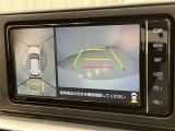 パノラミックビューモニター付きです。車両を上から見たような映像をディスプレイオーディオ画面に表示。運転席からの目視だけでは見にくい、車両周辺の状況をリアルタイムでしっかり確認できます。