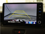 バックカメラ搭載です!車庫入れが苦手な人はもちろん、車両感覚に自信がある人にもお勧めです!見えない箇所が見えるようになるので、低い障害物や隠れてしまっている子供の存在等にも気付く事が出来ます。