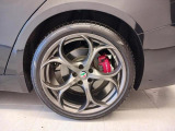 当店では、愛車をより長く綺麗にお乗り頂くために、専用ボディコーティングを実施しております。スタンダードタイプ10万円〜、プレミアムタイプは15万円〜とご希望に合わせてお見積り致します。