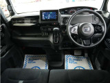 運転にかかわる様々な操作を安全に行えるように視点移動が少なく、操作性に配慮されたスイッチ類が凝縮されたコクピットです。