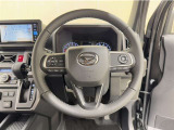 ステアリングスイッチ搭載!手を離さずに手元のスイッチでさまざまな操作が可能。運転中、視線をそらさなくても操作ができて安全です!