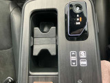 シフトレバー部分にドリンクホルダーが付いてとっても便利です。