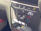 【オートエアコン】一度お好みの温度に設定すれば、車内の温度を検知し風量や温度を自動で調整。暑い&hellip;寒い&hellip;と何度もスイッチ操作をする必要はありません。快適な車内空間には必須の機能ですね♪