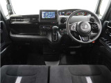 ◆インテリアパネル◆視界広々で非常に運転しやすくロングドライブでも疲れを感じさせないすっきりとまとまったインパネ周りです。