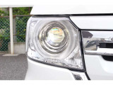 LEDヘッドライトで夜間の視認性も高く、更にオートライト搭載で、車外の明るさを感知し自動でライトを点消灯します。またエンジンOFFにすれば一緒に消灯し、消し忘れやトンネル走行時などに非常に重宝します!