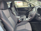 適度なホールド感と快適な座り心地の運転席シートまわり!