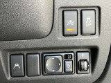 車線逸脱警報装置付きです!フロントカメラによりレーンマーカーを検知し、意図せずに走行車線から逸脱しそうな場合、メーター内のディスプレイ表示とブザーで注意を喚起します。