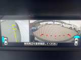 【フロント&サイドカメラ】ドライバーから見にくい死角部分を映像で確認できる前方と左側面にカメラを装着。見通しがきかない場所や住宅密集地などを運転することが多い人におすすめの安心装備です。