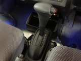 ご納車までに、弊社サービススタッフによる点検整備を行い、バッテリー、エンジンオイル、オイルエレメント、ワイパーゴムを交換し、ブレーキを分解、摩耗等を確認、必要であれば交換、安心してお乗りいただけます!