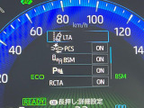 【ブラインドスポットモニター】走行中、ドアミラーの死角になりやすい箇所に後続車が接近するとサイドミラーのレンズに警告を表示!ドライバーに注意喚起をしてくれます。
