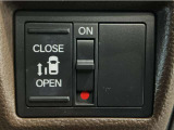 【パワースライドドア】助手席側がパワースライドドアになっており、運転席のスイッチやスマートキーでも開閉が可能です!開口部も広いので乗り降りも楽々♪