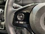 ステアリングにオーディオ操作スイッチが付いています。オーディオ画面に直接タッチしなくても操作が出来ますので、運転に集中できます。