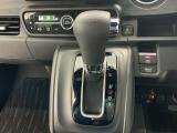 オートマチックシフトレバーは、手になじみ操作しやすい形状で安全運転にもつながります♪