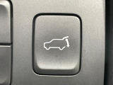 【パワーバックドア】スマートキーや運転席のボタンを押すだけでリアゲートが自動で開閉します!荷物を持っている時や、高い位置にあるバックドアを閉める際に便利な機能です♪