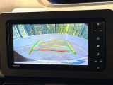 【バックカメラ】駐車時に後方がリアルタイム映像で確認できます。大型商業施設や立体駐車場での駐車時や、夜間のバック時に大活躍!運転スキルに関わらず、今や必須となった装備のひとつです!