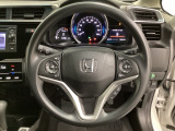 ハンドルにHondaセンシング系のクルーズコントロールやレーンキープアシストなどのスイッチと、オーディオの操作スイッチが装備されています。ハンドルから手を離さず安全に操作できます。