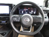 運転が楽しくなる明るく開放的な運転席まわりです。