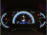 カラーヘッドアップディスプレイ付き。少ない視線移動で情報を確認できるので、運転の疲労軽減に繋がりますよ♪