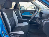 運転席まわりには十分なスペースがあり、大柄な方でもゆったり運転していただける環境です。