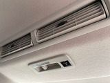 リアシーリングファンも付いておりますので、車内の空気の循環にも役立ちます。