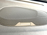 【harman kardon】ハーマンカードンのHi-Fiスペシャリストと共に、モデル別に開発・設計された専用チューニングが臨場感溢れる音響空間を実現しています。