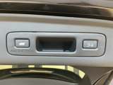 お好みの位置で止められるメモリー機能付の電動リアゲートです!後ろが狭い駐車場でもスムーズに荷物を積めて、さらに背が低い人の手がムリなく届く高さで止めることも可能です!