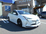 きれいなパールの車両です。走行に支障のない軽度の修復歴があります。(左センターピラー)