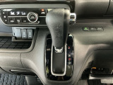 オートマチックシフトレバーは、手になじみ操作しやすい形状で安全運転にもつながります♪