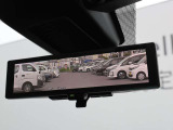 車両後方を映し出します・スマートルームミラー装備です。