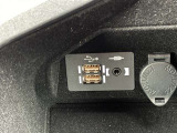 こちらのクルマはUSB接続コネクタも装備されています♪スマホの充電などにお使い下さい。ご旅行中での充電切れも、これなら心配いりませんね!
