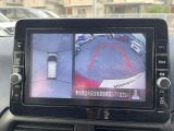 車を真上から見ているように、周囲の状況を把握しながら安心して駐車が行えるアラウンドビューモニター装備!