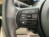 ステアリングにオーディオ操作スイッチが付いています。オーディオ画面に直接タッチしなくても操作が出来ますので、運転に集中できます。
