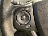 ステアリングにオーディオ操作スイッチが付いています。オーディオ画面に直接タッチしなくても操作が出来ますので、運転に集中できます。