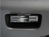 スマートインターチェンジを利用するに必須なETC車載器も付いています。あとはETCカードを差していただくだけで、煩わしい料金所でのお支払いも不要となります。
