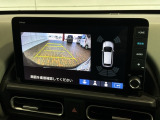 リバースギアに入れるだけで後方の表示へ切り替わります。夜間や雨の日の駐車も楽になりますよ。
